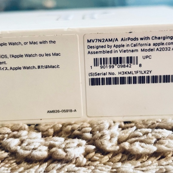 New gen. Noise Cancellation Apple White AirPods - Picture 3 of 4